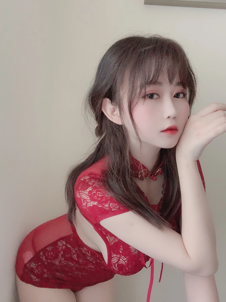 依酱《红色旗袍》写真图集 25P｜在线预览与图包下载