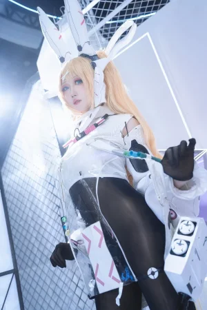 焖焖碳《交错战线 莉普斯》写真图集 18P｜在线预览与图包下载
