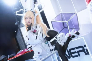焖焖碳《交错战线 莉普斯》写真图集 18P｜在线预览与图包下载