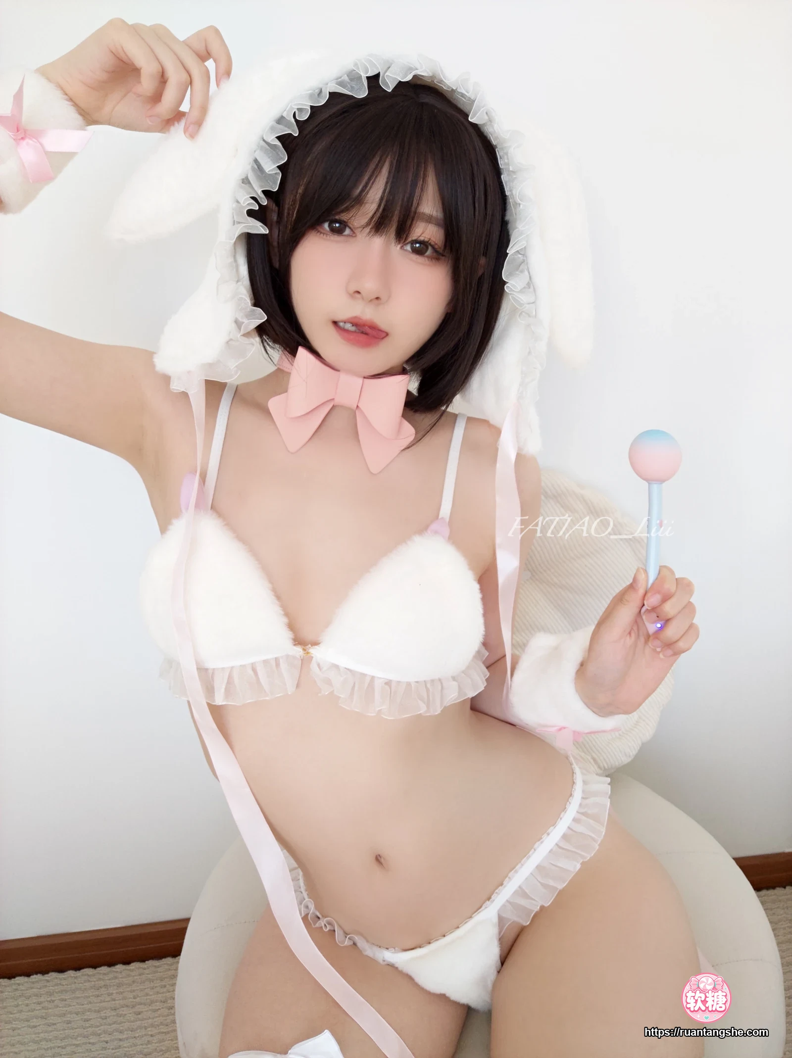 迷之呆梨 迷之呆梨 NO.040 - Fantia 2023年11月会员合集(7期)