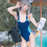 九柒喵《蔚蓝档案 砂狼白子泳装》写真图集 34P｜在线预览与图包下载