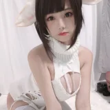 蜜汁猫裘《白丝毛衣》写真图集 40P+3V｜在线预览与图包下载