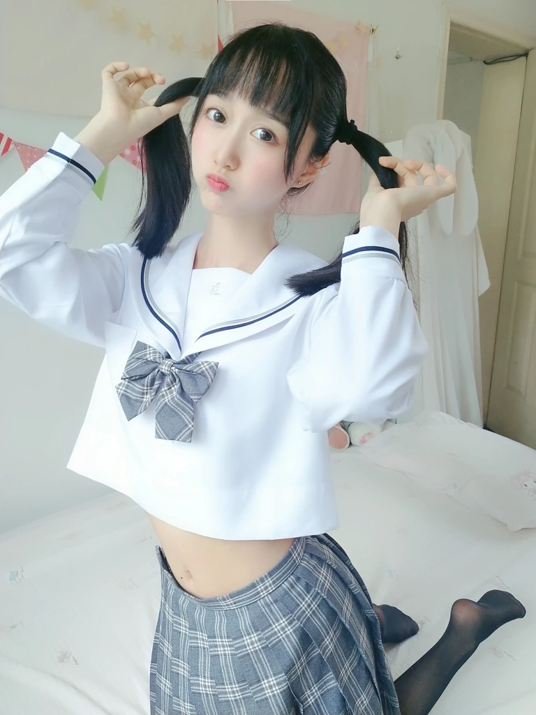 木棉棉《灰格子jk》写真图集 21P+1V｜在线预览与图包下载