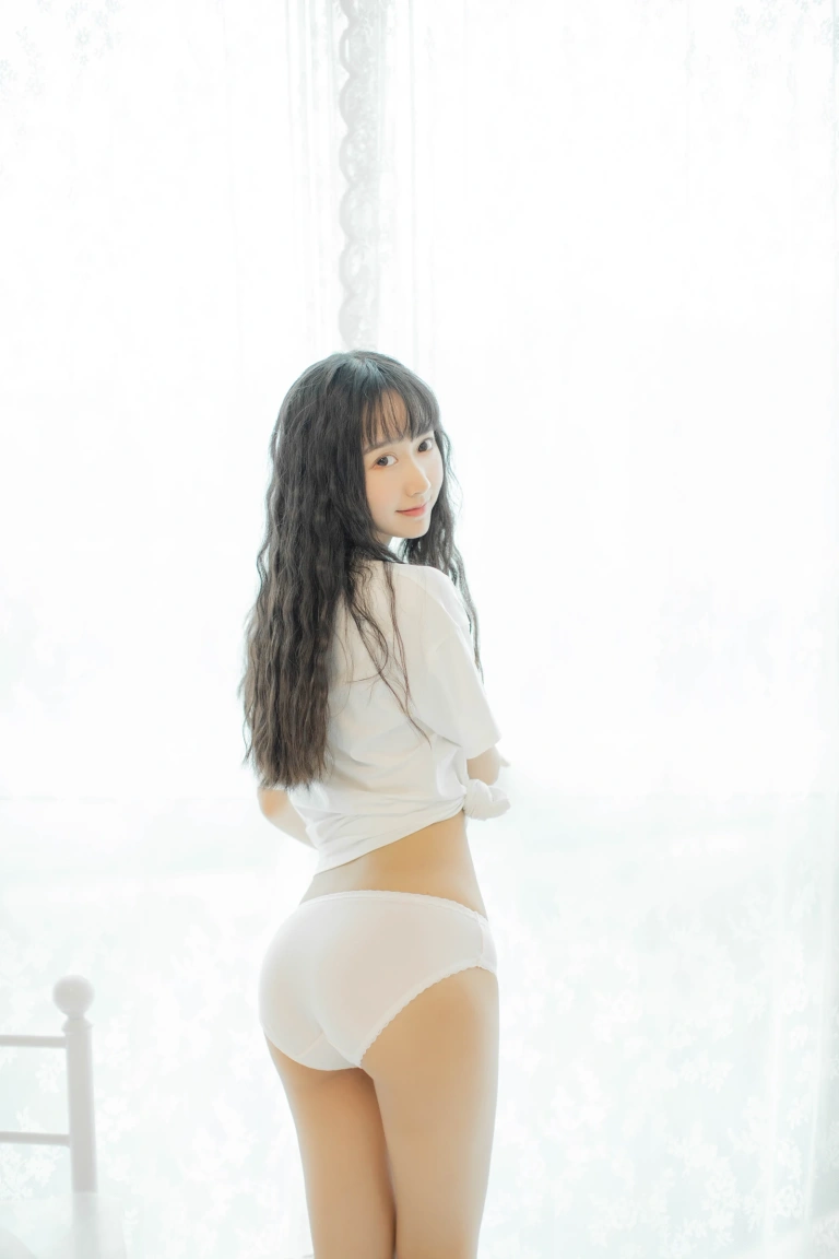 木棉棉《3套内衣电子图》写真图集 30P｜在线预览与图包下载