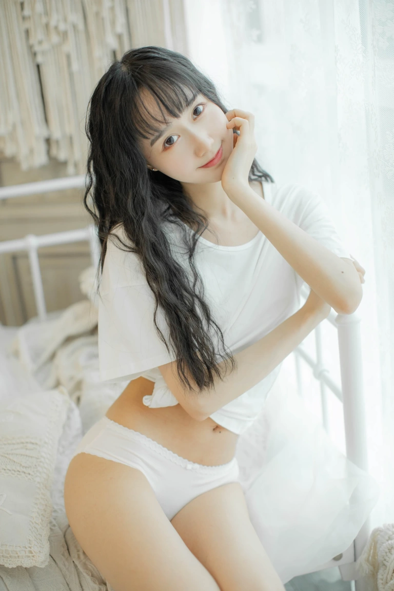 木棉棉《3套内衣电子图》写真图集 30P｜在线预览与图包下载