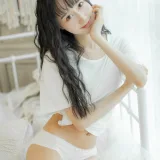 木棉棉《3套内衣电子图》写真图集 30P｜在线预览与图包下载