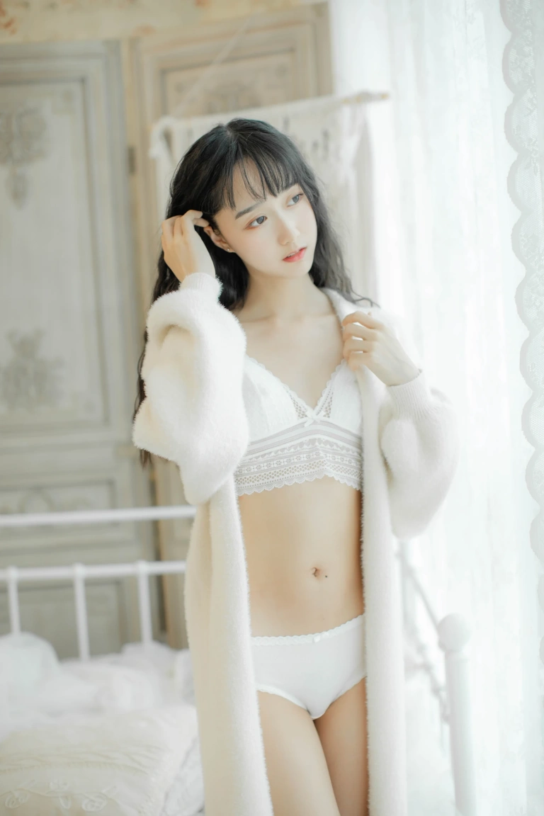 木棉棉《3套内衣电子图》写真图集 30P｜在线预览与图包下载
