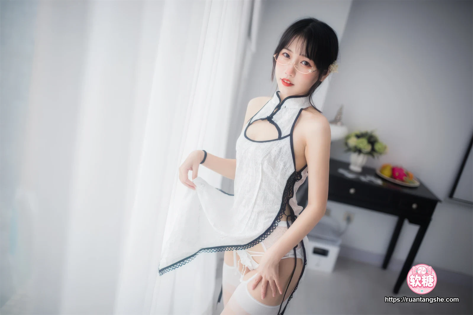 不呆猫 不呆猫 NO.042 - 人妻白旗袍