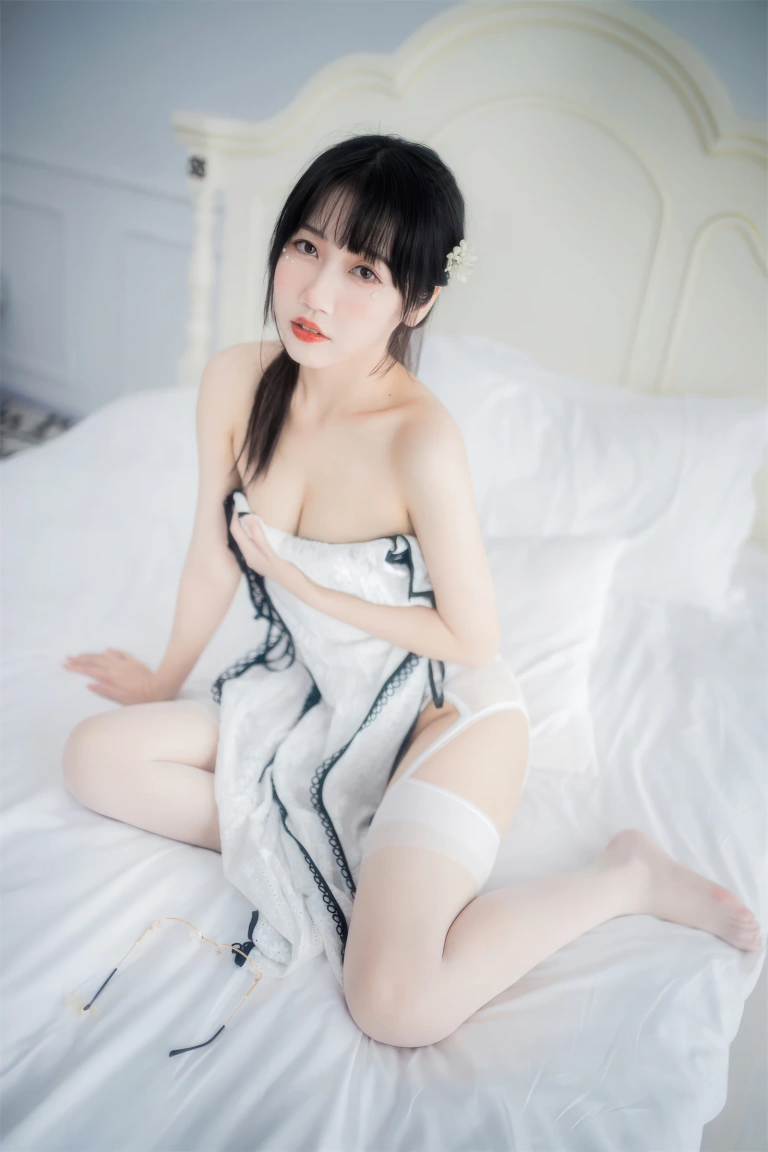 不呆猫《人妻白旗袍》写真图集 55P｜在线预览与图包下载