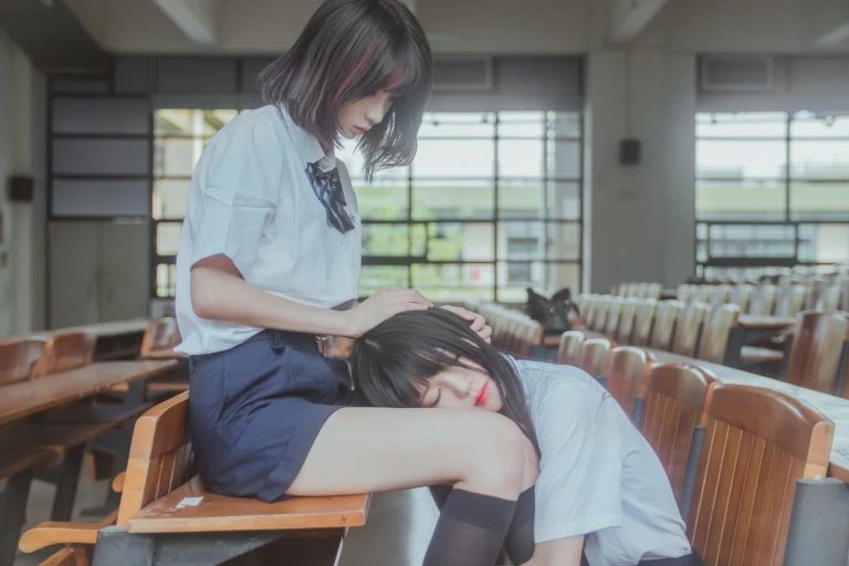 桜桃喵《JK百合1（桜桃喵&疯猫ss）》写真图集 43P｜在线预览与图包下载