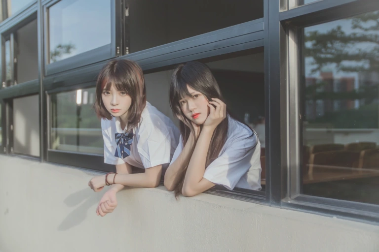 桜桃喵《JK百合1（桜桃喵&疯猫ss）》写真图集 43P｜在线预览与图包下载