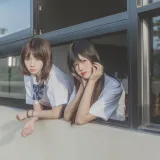 桜桃喵《JK百合1（桜桃喵&疯猫ss）》写真图集 43P｜在线预览与图包下载