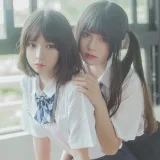 桜桃喵《JK百合1（桜桃喵&疯猫ss）》写真图集 43P｜在线预览与图包下载
