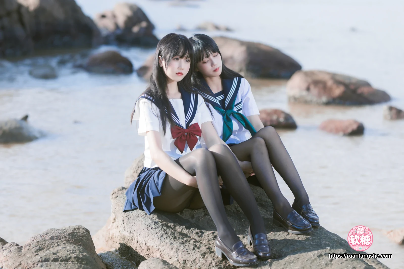 不呆猫 不呆猫 NO.043 - 水手服百合黑丝(&三無人型)