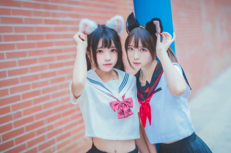 桜桃喵《JK百合2（桜桃喵&疯猫ss）》写真图集 33P｜在线预览与图包下载