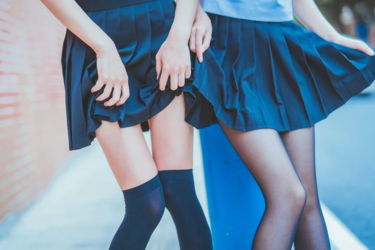 桜桃喵《JK百合2（桜桃喵&疯猫ss）》写真图集 33P｜在线预览与图包下载