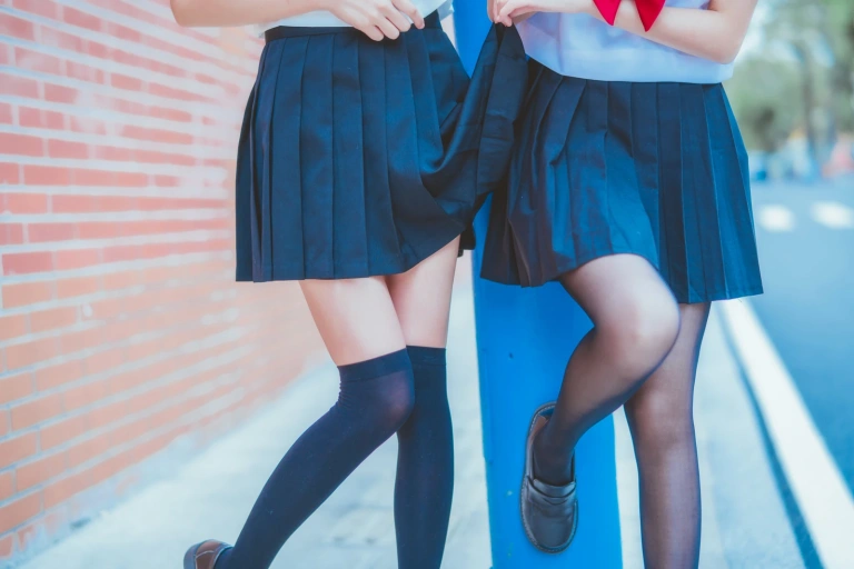 桜桃喵《JK百合2（桜桃喵&疯猫ss）》写真图集 33P｜在线预览与图包下载