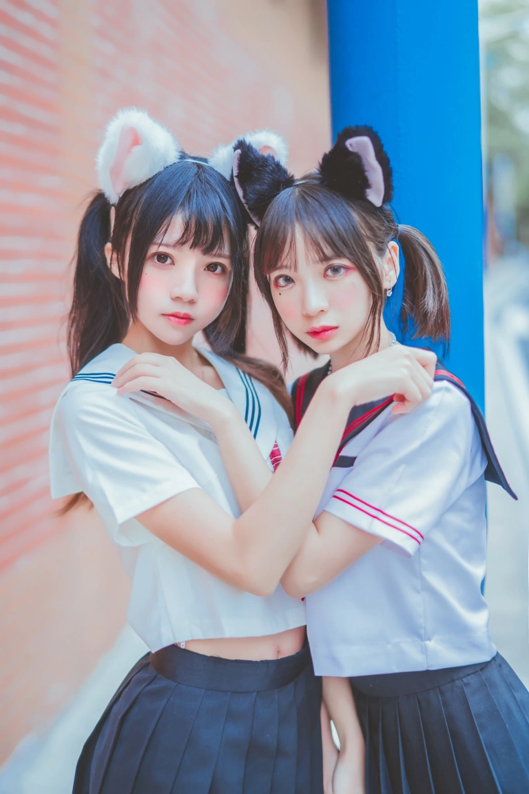 桜桃喵《JK百合2（桜桃喵&疯猫ss）》写真图集 33P｜在线预览与图包下载