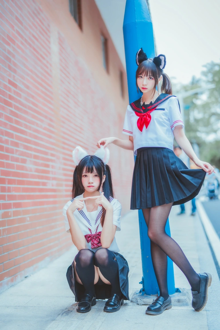 桜桃喵《JK百合2（桜桃喵&疯猫ss）》写真图集 33P｜在线预览与图包下载