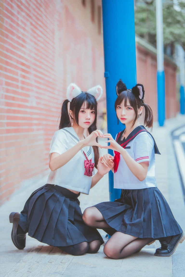 桜桃喵《JK百合2（桜桃喵&疯猫ss）》写真图集 33P｜在线预览与图包下载