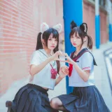 桜桃喵《JK百合2（桜桃喵&疯猫ss）》写真图集 33P｜在线预览与图包下载