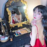 阿包也是兔娘《红丝绒睡衣》写真图集 18P｜在线预览与图包下载