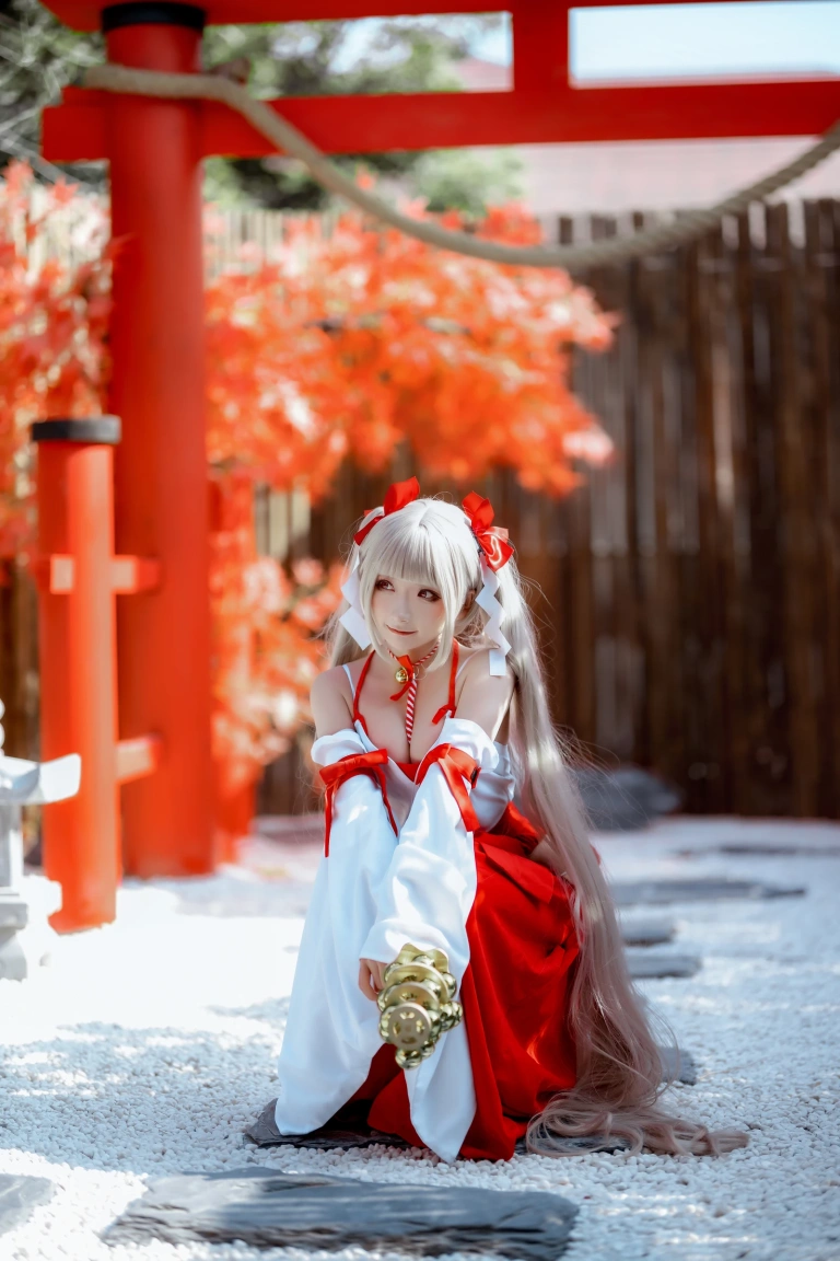 是三不是世《碧蓝航线 可畏巫女》写真图集 21P｜在线预览与图包下载