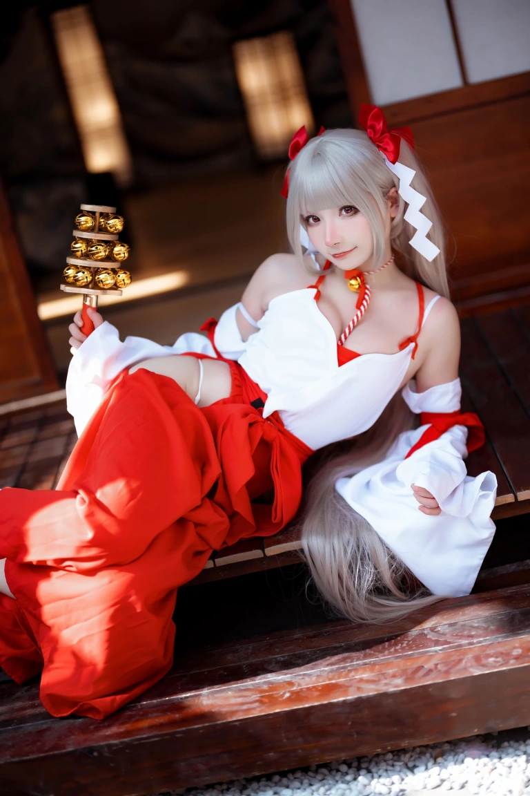 是三不是世《碧蓝航线 可畏巫女》写真图集 21P｜在线预览与图包下载