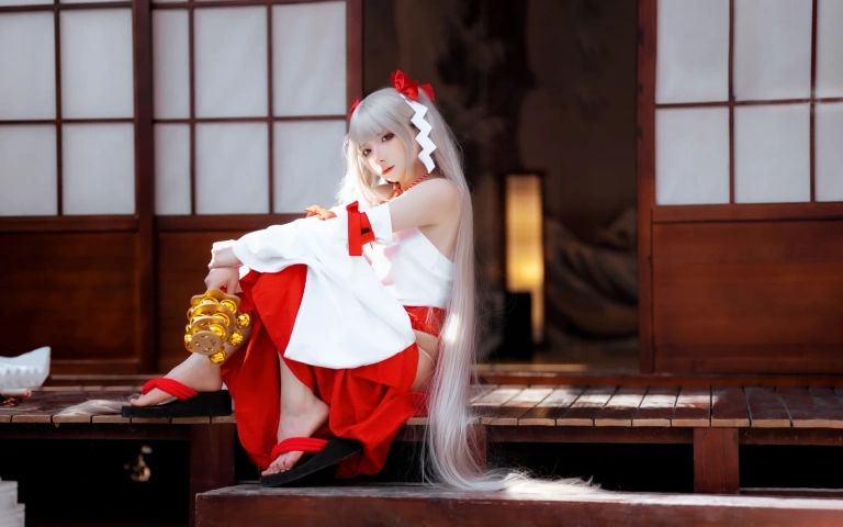 是三不是世《碧蓝航线 可畏巫女》写真图集 21P｜在线预览与图包下载