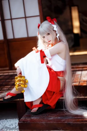 是三不是世《碧蓝航线 可畏巫女》写真图集 21P｜在线预览与图包下载