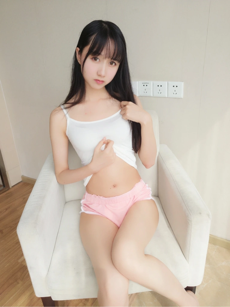 木棉棉《白色背心》写真图集 31P+1V｜在线预览与图包下载