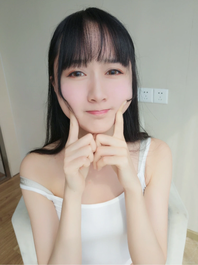 木棉棉《白色背心》写真图集 31P+1V｜在线预览与图包下载