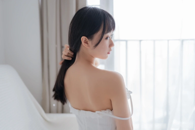 木棉棉《白色睡裙》写真图集 40P｜在线预览与图包下载
