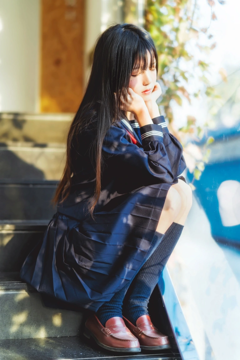 桜桃喵《小少女 黑色水手服》写真图集 50P｜在线预览与图包下载