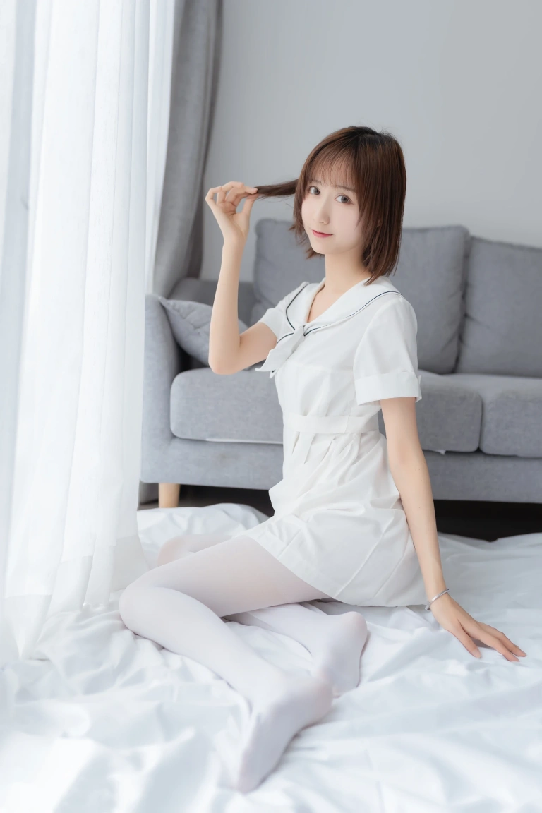 木棉棉《纯情白裙》写真图集 40P｜在线预览与图包下载