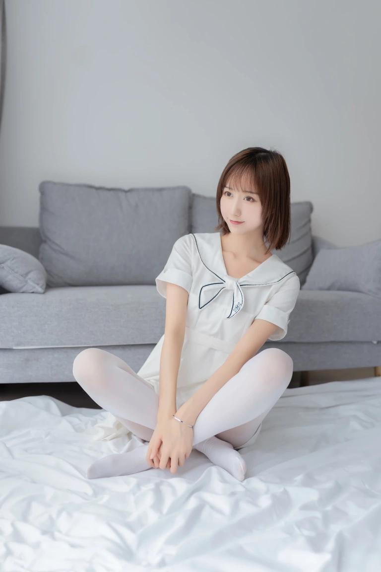 木棉棉《纯情白裙》写真图集 40P｜在线预览与图包下载