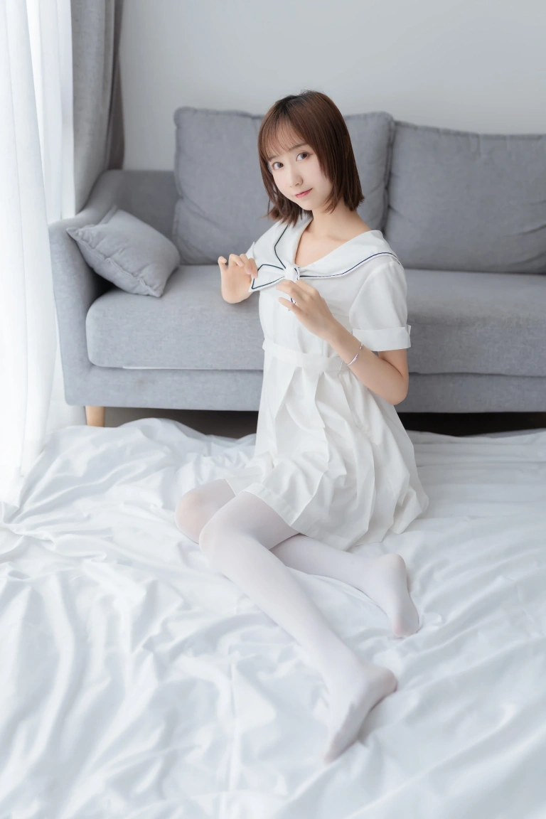 木棉棉《纯情白裙》写真图集 40P｜在线预览与图包下载