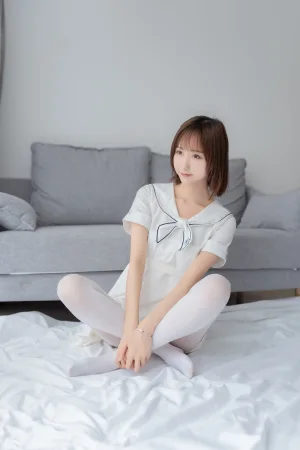 木棉棉《纯情白裙》写真图集 40P｜在线预览与图包下载