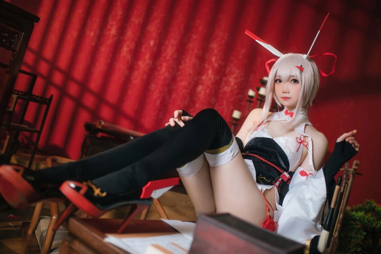 焖焖碳《碧蓝航线 绫波旗袍·新岁之鬼神》写真图集 25P｜在线预览与图包下载