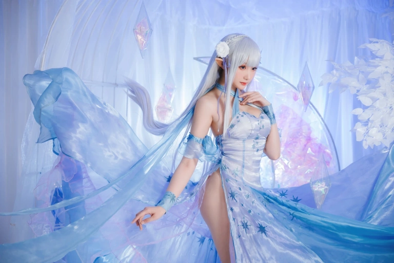 瓜希酱《爱蜜莉雅 水晶礼服》写真图集 28P｜在线预览与图包下载