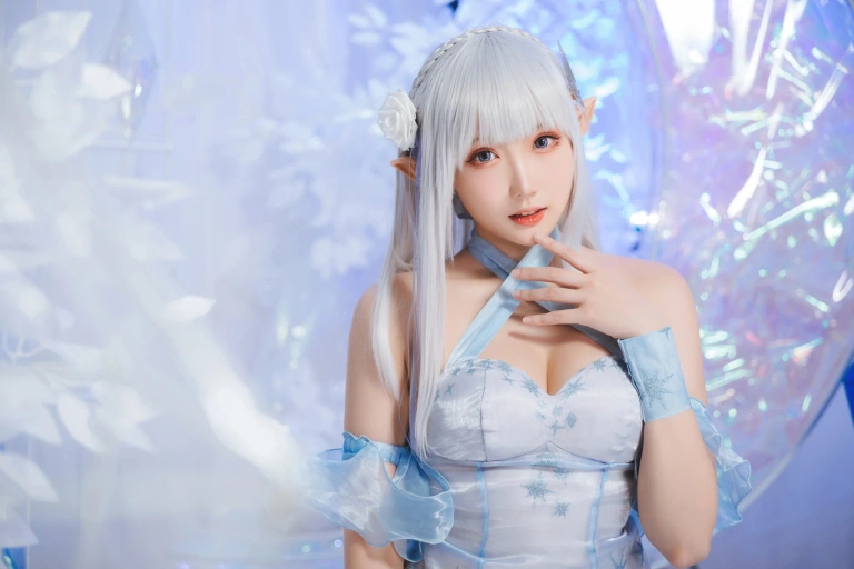 瓜希酱《爱蜜莉雅 水晶礼服》写真图集 28P｜在线预览与图包下载