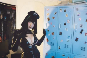 阿半今天很开心《黑暗护士》写真图集 98P+2V｜在线预览与图包下载