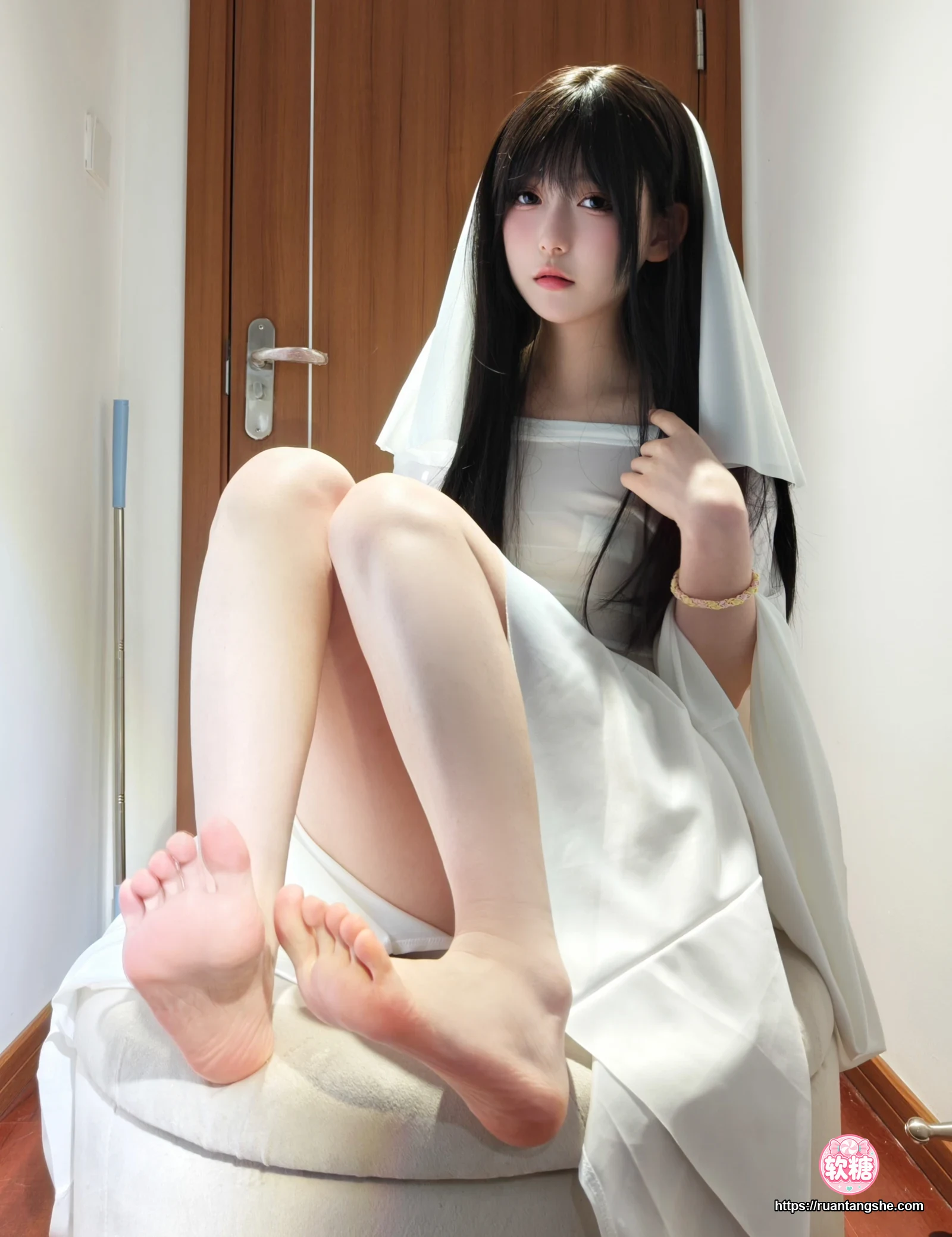 迷之呆梨 迷之呆梨 NO.048 - Fantia 2024年10月会员合集(8期)