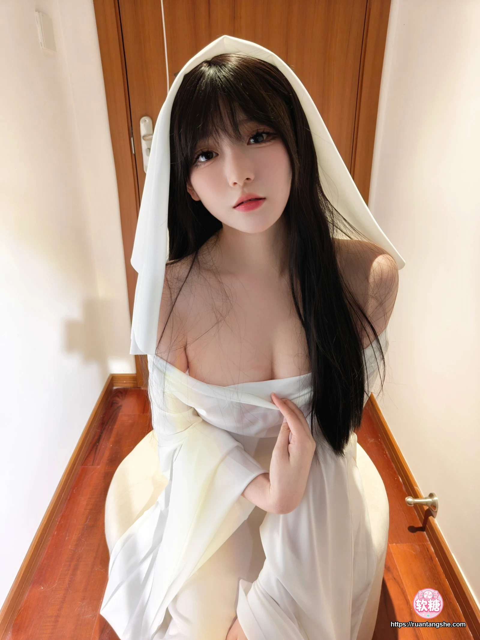 迷之呆梨 迷之呆梨 NO.048 - Fantia 2024年10月会员合集(8期)