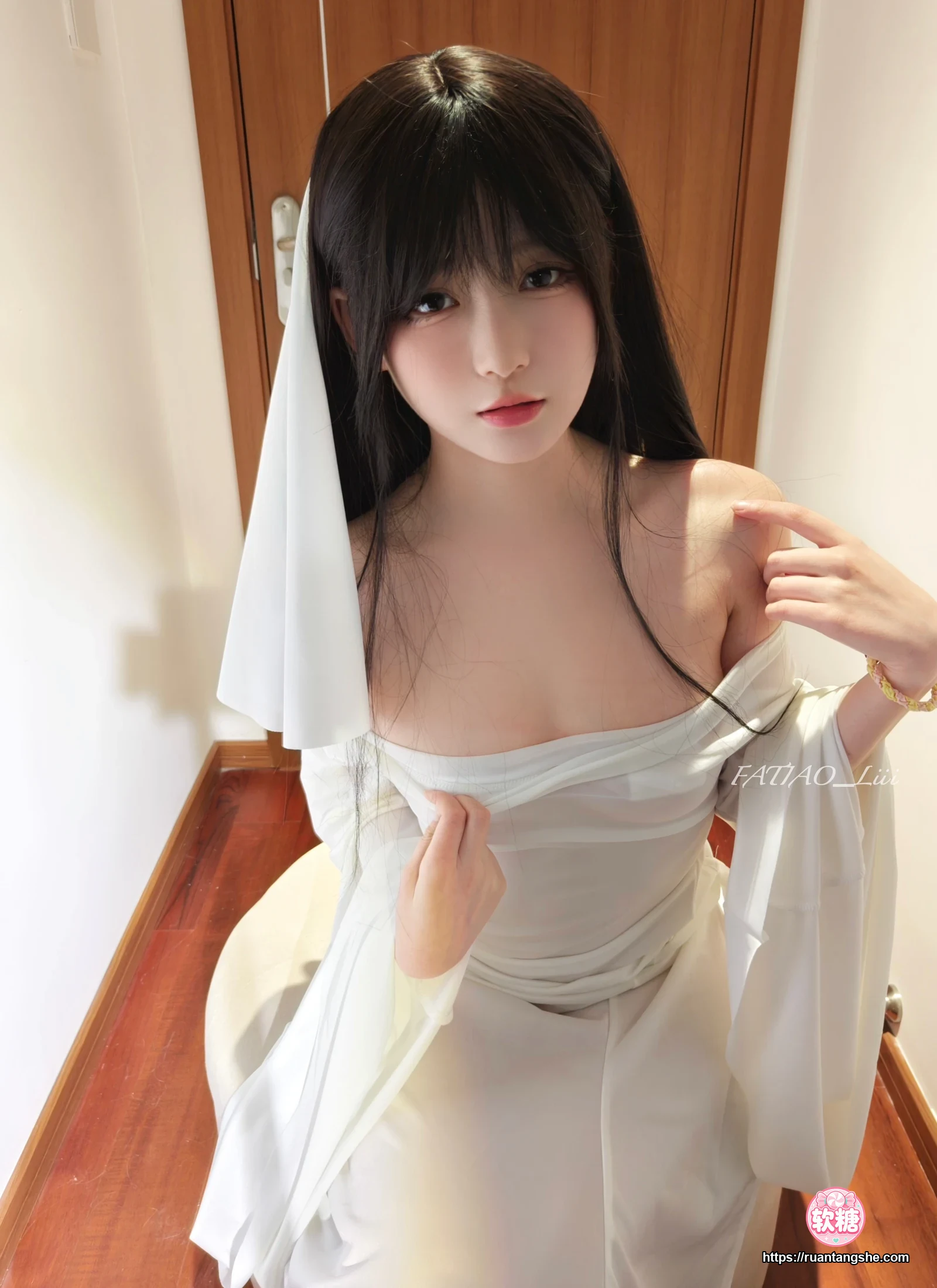 迷之呆梨 迷之呆梨 NO.048 - Fantia 2024年10月会员合集(8期)