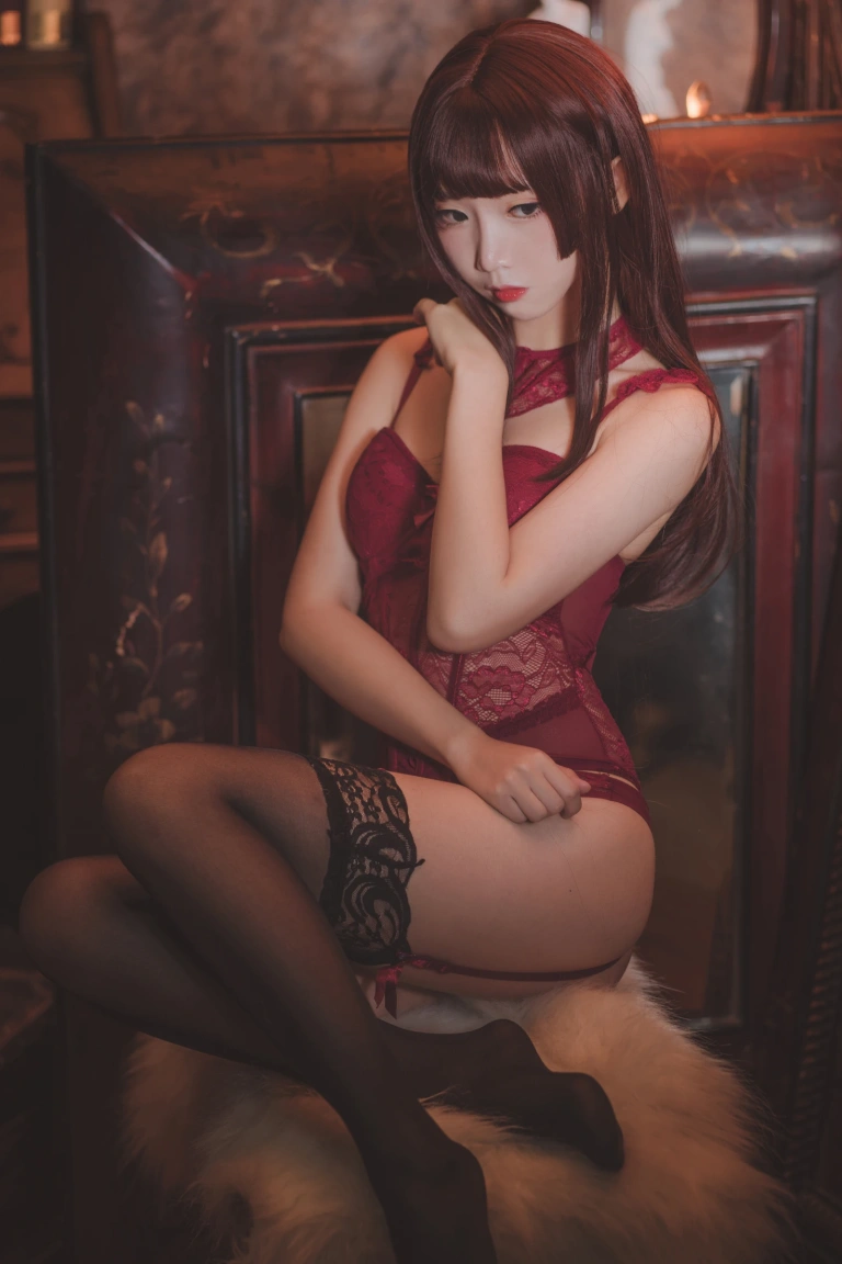 面饼仙儿《脑内少女 红色束衣》写真图集 22P｜在线预览与图包下载