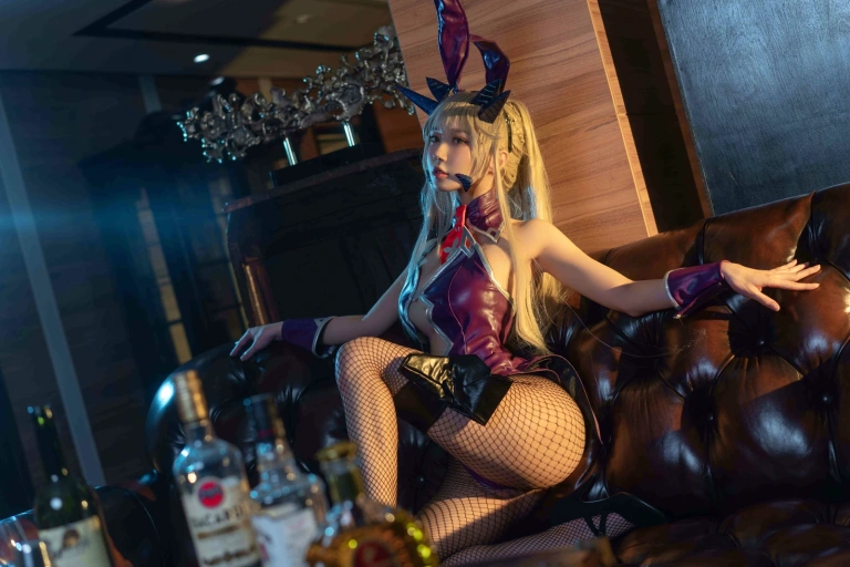 阿包也是兔娘《黑枪呆兔女郎》写真图集 25P｜在线预览与图包下载