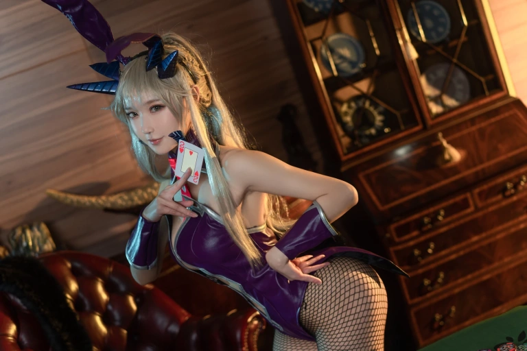 阿包也是兔娘《黑枪呆兔女郎》写真图集 25P｜在线预览与图包下载