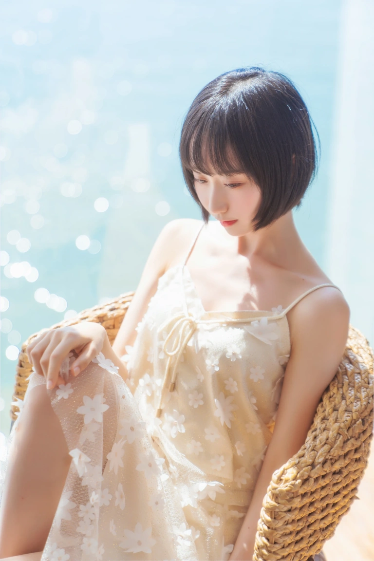 木棉棉《暖冬的海 米色裙子》写真图集 22P｜在线预览与图包下载