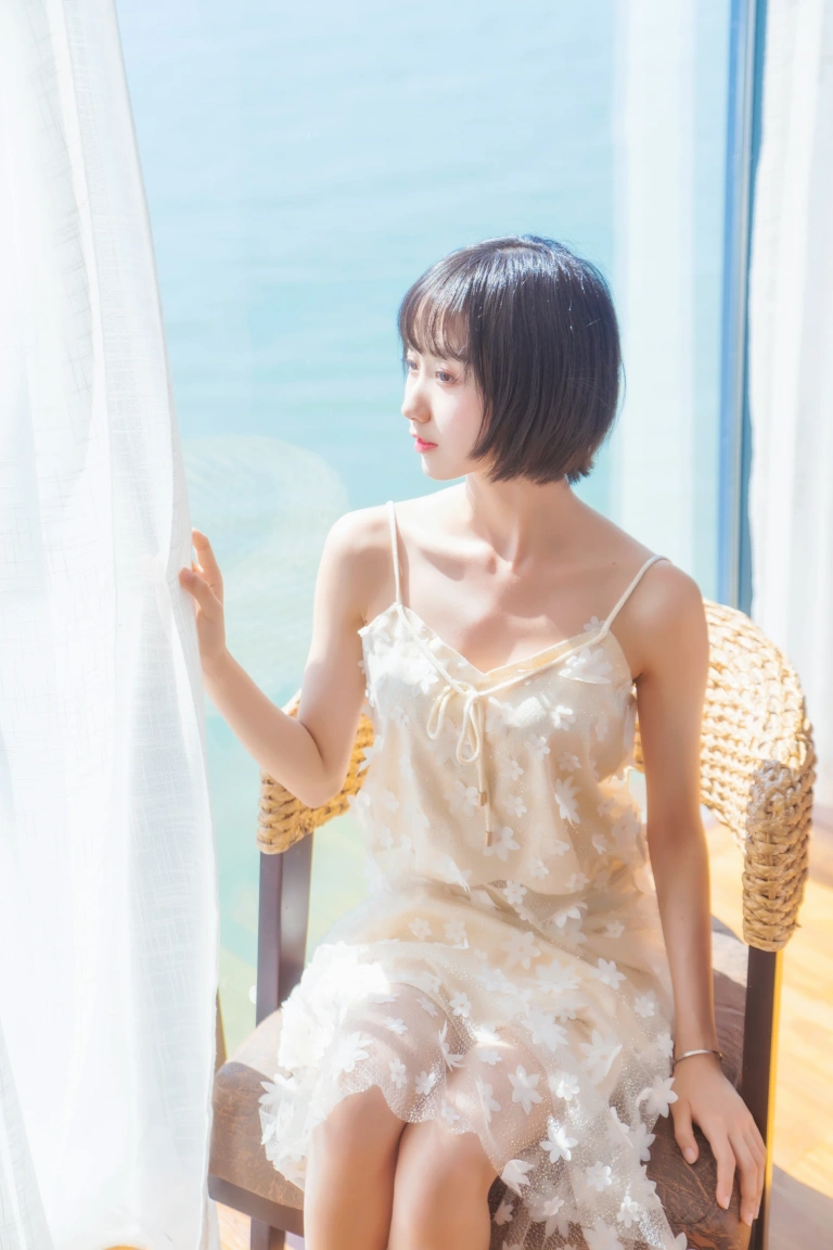 木棉棉《暖冬的海 米色裙子》写真图集 22P｜在线预览与图包下载